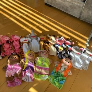16 Melissa and Doug Puppets